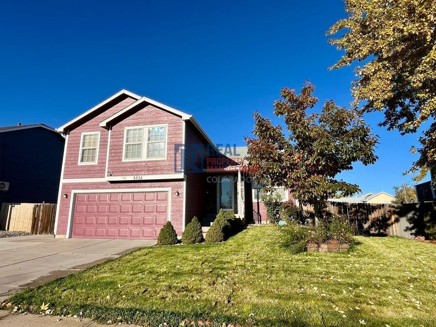 5225 Deephaven Ct in Denver, CO - Building Photo