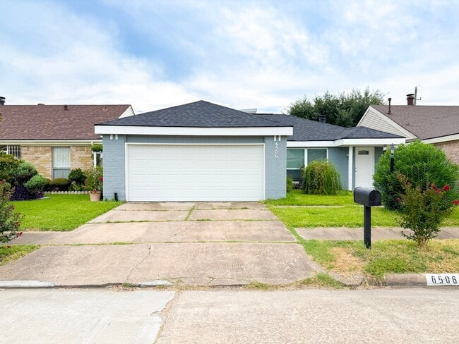 6506 Briar Glade Dr