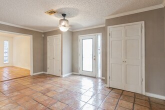 10815 Cypresswood Dr in Houston, TX - Building Photo - Building Photo