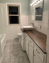 402 N Division St in Cedar Falls, IA - Building Photo - Building Photo