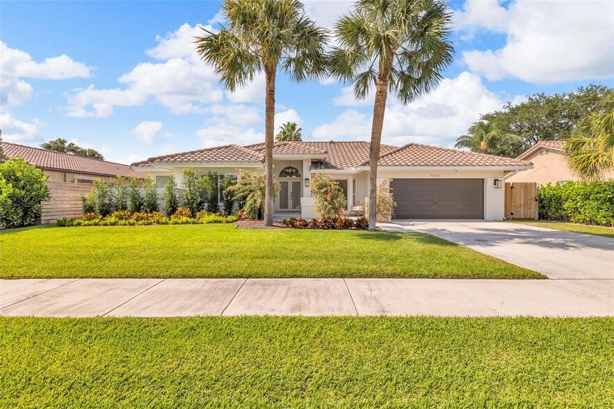 9585 Carousel Cir S in Boca Raton, FL - Building Photo