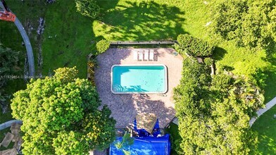 6301 N Falls Cir Dr in Lauderhill, FL - Building Photo - Building Photo