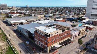 1927 Harborside Dr in Galveston, TX - Building Photo - Building Photo