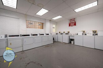 6930 N Greenview Ave in Chicago, IL - Building Photo - Building Photo
