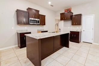 3409 Jose C Santos Dr in Laredo, TX - Building Photo - Building Photo