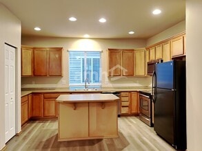 18010 97th Avenue Ct E in Puyallup, WA - Foto de edificio - Building Photo