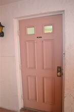 8000 Lagos De Campo Blvd in Tamarac, FL - Building Photo - Building Photo