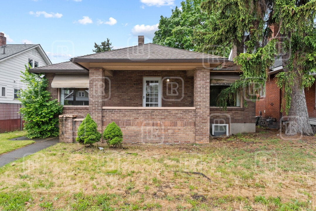 808 E Mission Ave in Spokane, WA - Building Photo