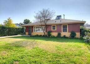 2121 5th St in Sanger, CA - Building Photo