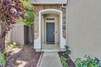 5438 Birk Way in Sacramento, CA - Building Photo - Building Photo