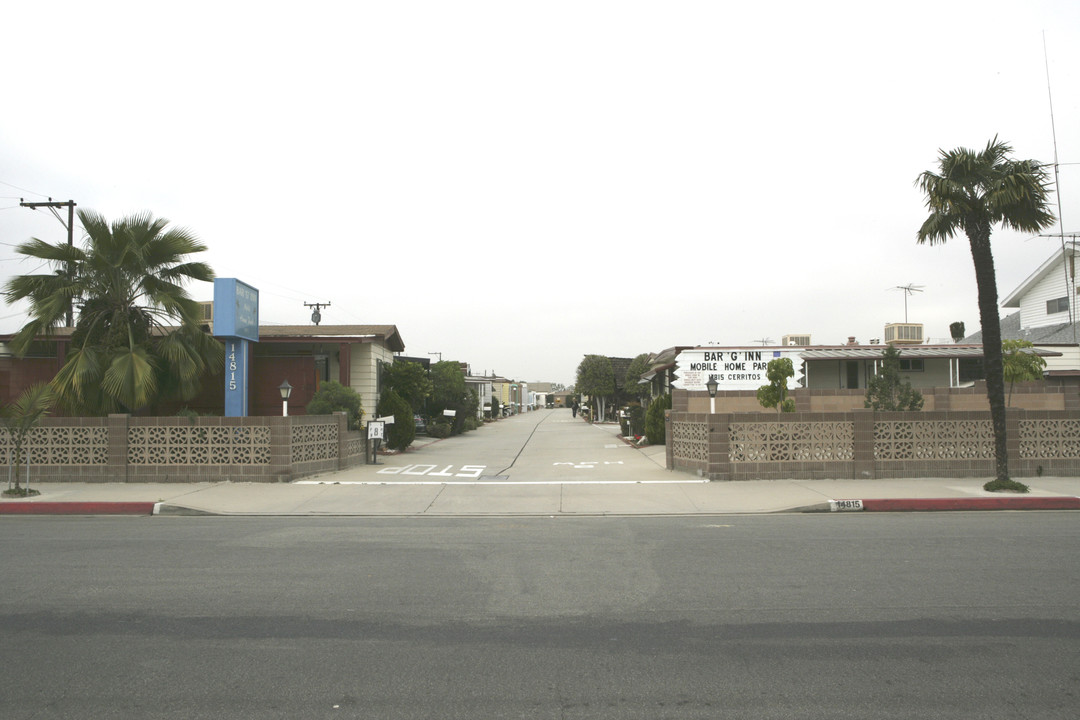 Bar 'g' Inn in Bellflower, CA - Building Photo