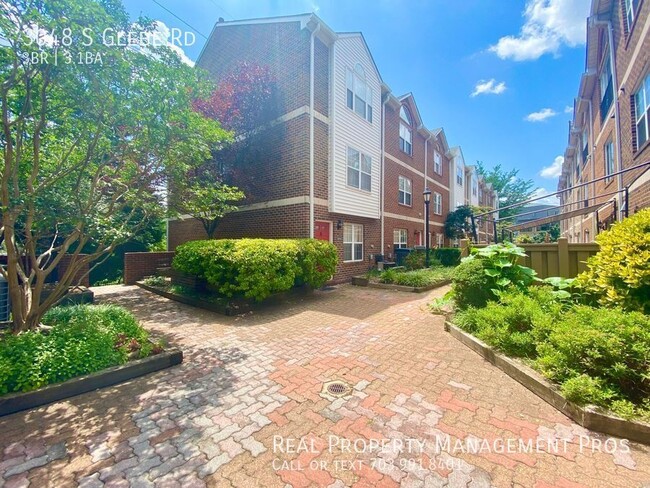property at 3048 S Glebe Rd