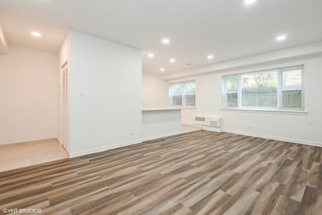 2424 W Estes Ave in Chicago, IL - Building Photo - Building Photo