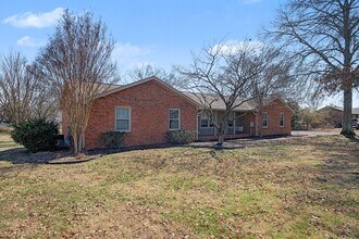 2707 Cages Bend Rd in Gallatin, TN - Building Photo - Building Photo