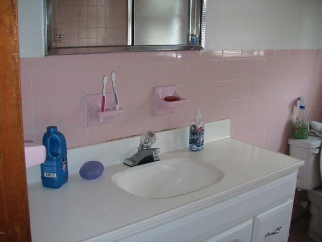 142 St Pauls Ave-Unit -2 in Jersey City, NJ - Building Photo - Building Photo