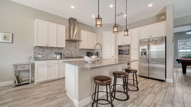 6325 Rivo Lks Blvd in Sarasota, FL - Building Photo - Building Photo