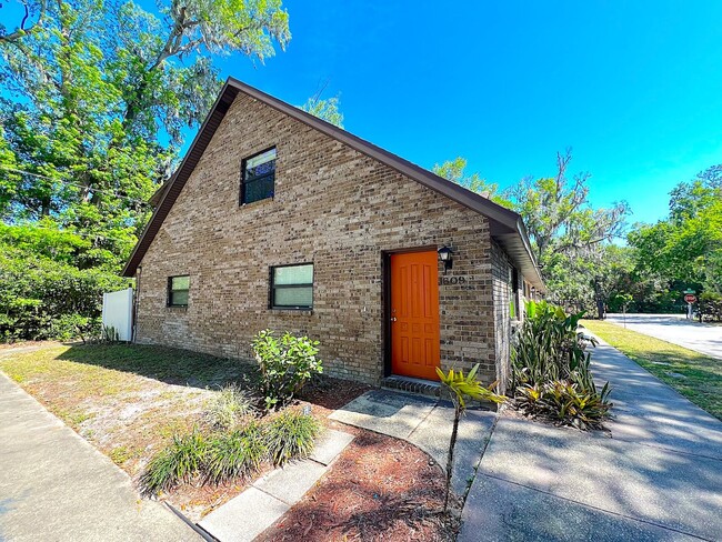 1609 Spring Garden Ct in Holly Hill, FL - Building Photo - Building Photo