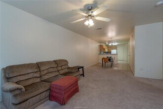 Beautiful 3 Bed, 3 Bath Duplex in South Co in College Station, TX - Building Photo - Building Photo