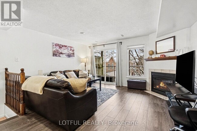 112 Centrepointe Dr in Ottawa, ON - Building Photo - Building Photo