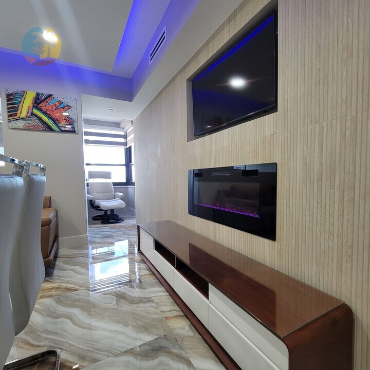 5225 Collins Ave in Miami, FL - Building Photo