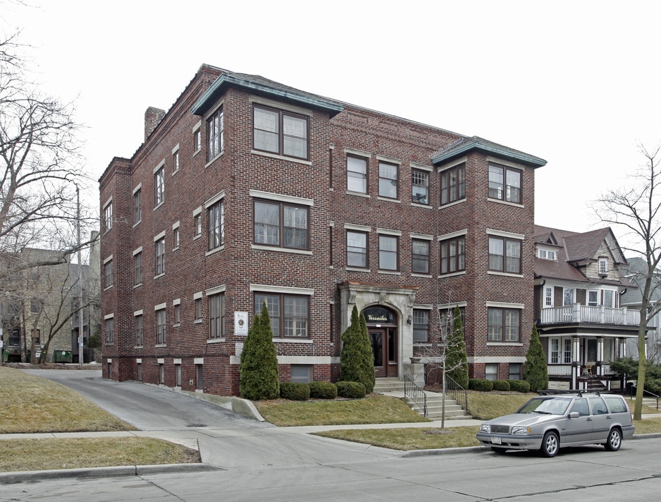 Versailes Apartments in Milwaukee, WI - Building Photo