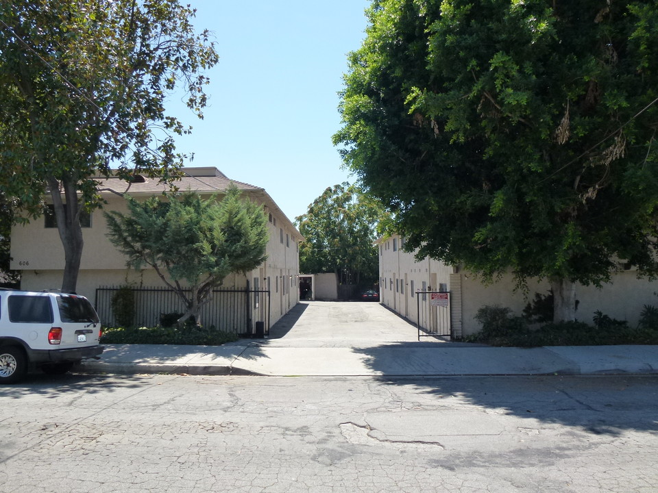 614 Linwood Ave in Monrovia, CA - Foto de edificio