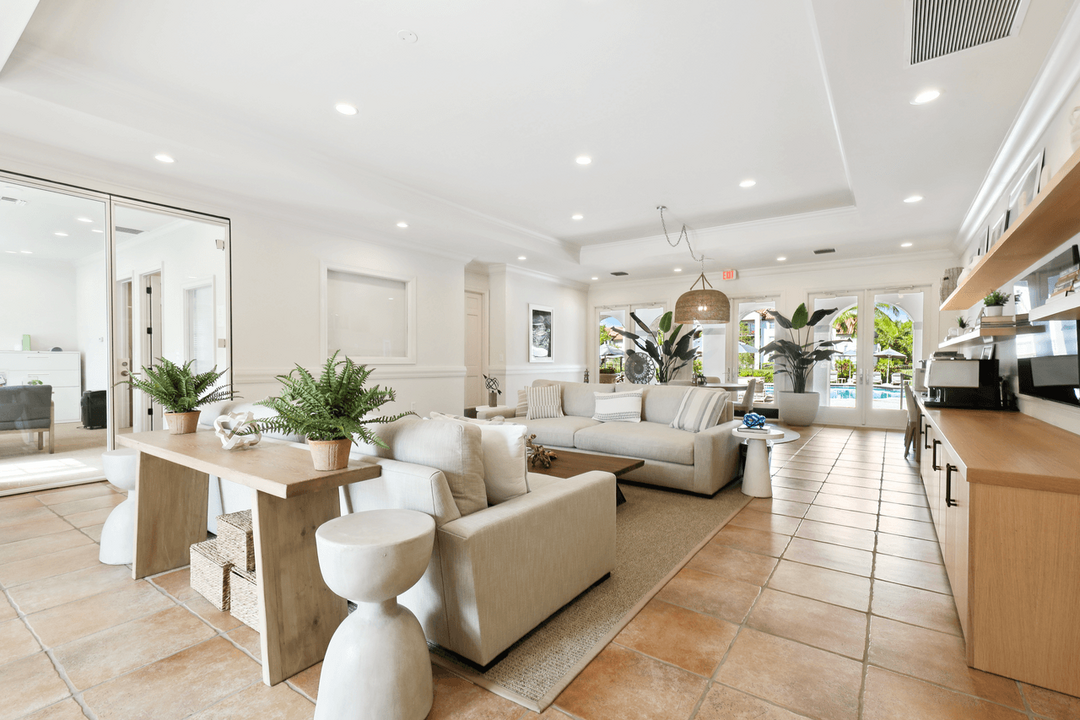 The Enclave Apartments at Waterways in Deerfield Beach, FL - Foto de edificio