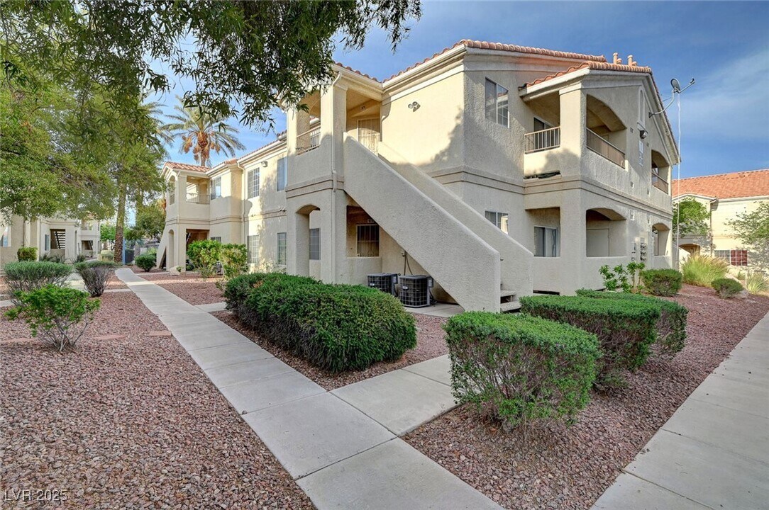 1881 W Alexander Rd in North Las Vegas, NV - Building Photo