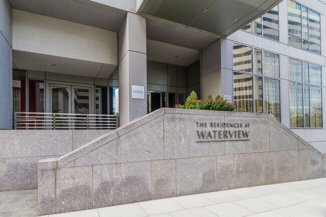 1111 19th St N, Unit #1810 in Arlington, VA - Foto de edificio - Building Photo