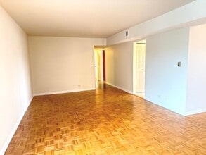 5240 Galitz St in Skokie, IL - Building Photo - Building Photo