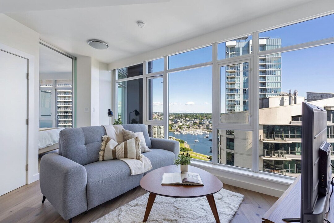 1372 Seymour St in Vancouver, BC - Building Photo