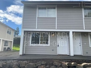 Highland Townhomes in Everett, WA - Building Photo - Interior Photo