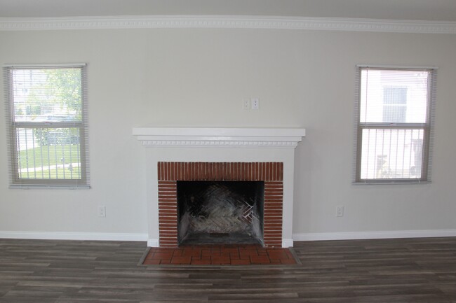 2334 S Garth Ave in Los Angeles, CA - Building Photo - Building Photo