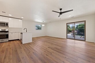313 Mill St in San Marcos, TX - Building Photo - Building Photo