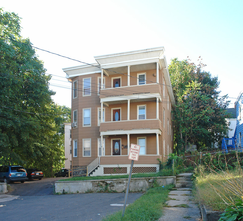 39 Landry St in Bristol, CT - Foto de edificio