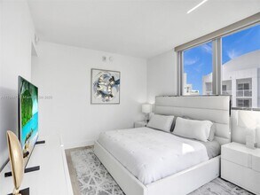 1300 Brickell Ave, Unit 2702 in Miami, FL - Foto de edificio - Building Photo