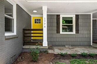 1774 Laurelwood Dr SW in Atlanta, GA - Foto de edificio - Building Photo