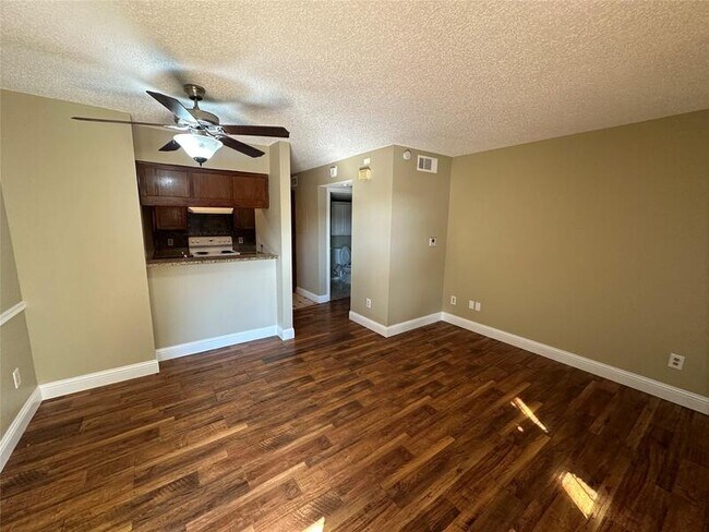 3210 S Fielder Rd in Arlington, TX - Building Photo - Building Photo