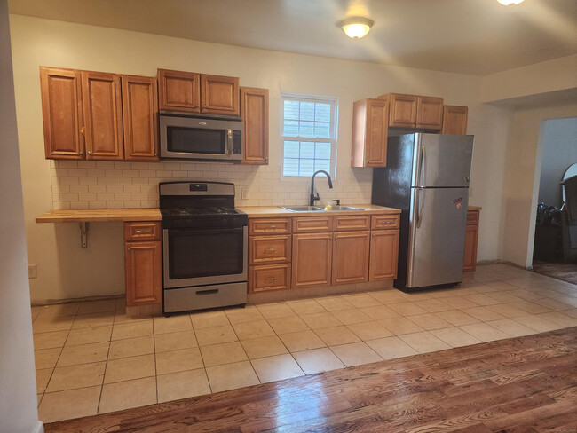 120 Easton Ave in Waterbury, CT - Building Photo - Building Photo