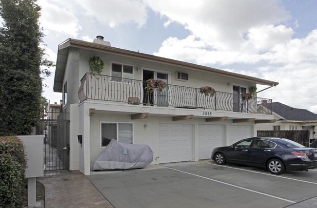 Residential Condos in San Diego, CA - Foto de edificio - Building Photo