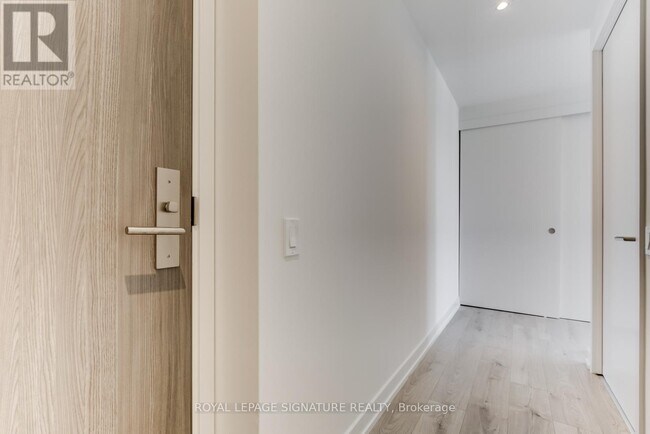 161 Roehampton Ave in Toronto, ON - Building Photo - Building Photo