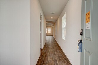 121 Roanwood Dr in San Marcos, TX - Foto de edificio - Building Photo