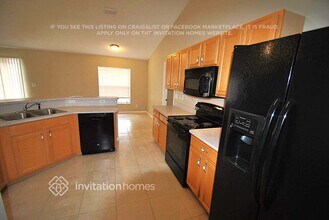 718 Starland St SE in Palm Bay, FL - Foto de edificio - Building Photo