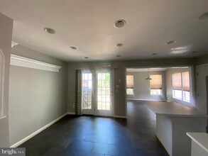 19958 Fieldgrass Square in Ashburn, VA - Building Photo - Building Photo