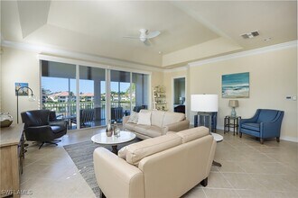 7152 Lemuria Cir in Naples, FL - Foto de edificio - Building Photo