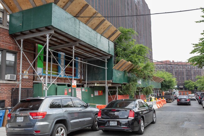 2321 Belmont Ave in Bronx, NY - Building Photo - Building Photo