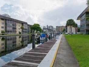 3551 NE 169th St in North Miami Beach, FL - Building Photo - Building Photo