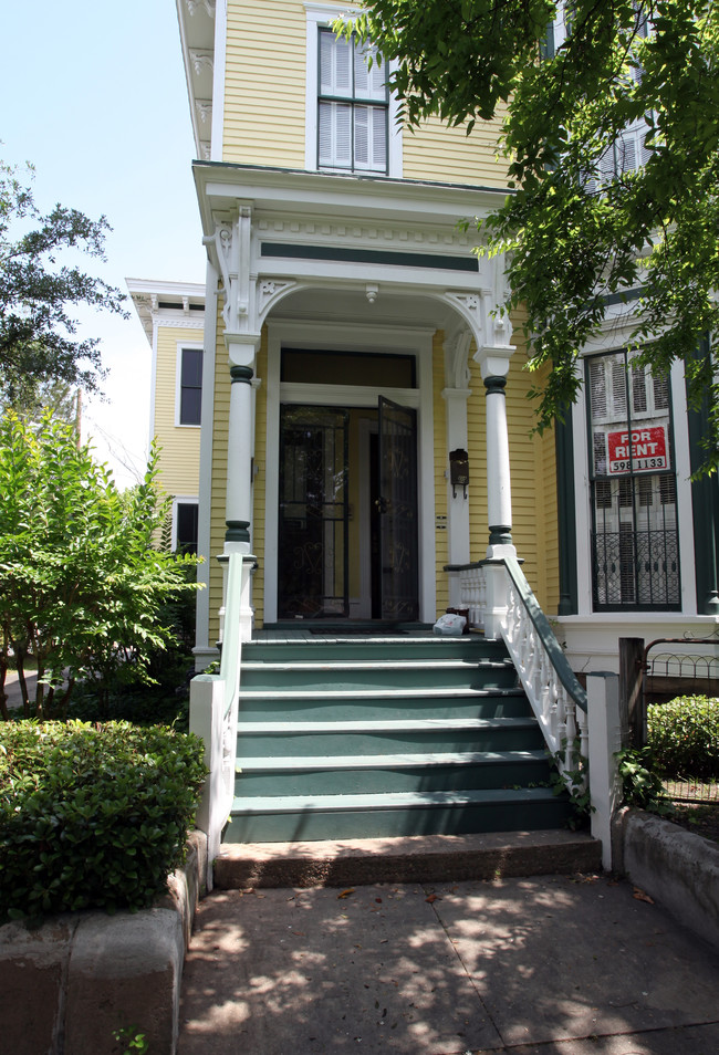 402 E Hall St in Savannah, GA - Building Photo - Building Photo