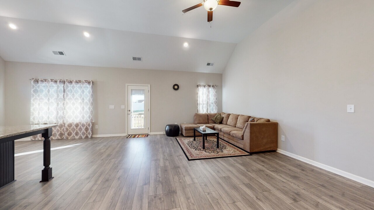 317 Edgefield Ct in Pleasant View, TN - Building Photo