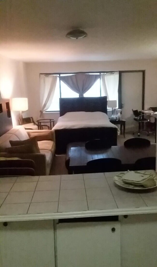 1203 River in Edgewater, NJ - Building Photo - Building Photo